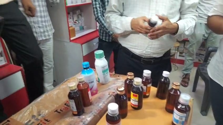 #UttarPradesh #Coldrif #ToxicCoughSyrup #SrisunPharmaceuticals #Lucknow #DrugDepartment #YogiAdityanath #HealthAlert #CoughSyrupBan #FDAIndia #MedicineSafety #ChildrenHealth #PharmaNews