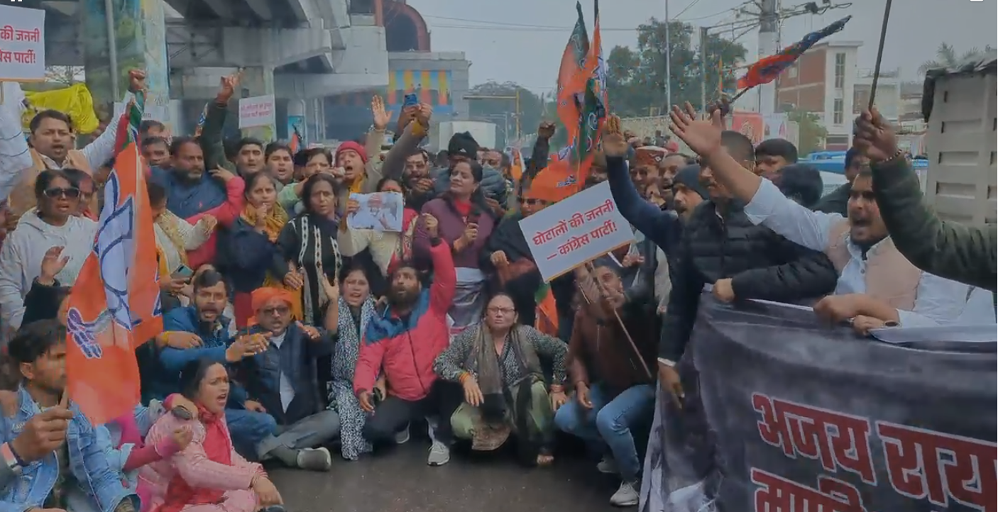 लखनऊ: विवादित टिप्पणी पर बवाल: सरोजनीनगर में अजय राय के खिलाफ सड़क पर उतरी जनता