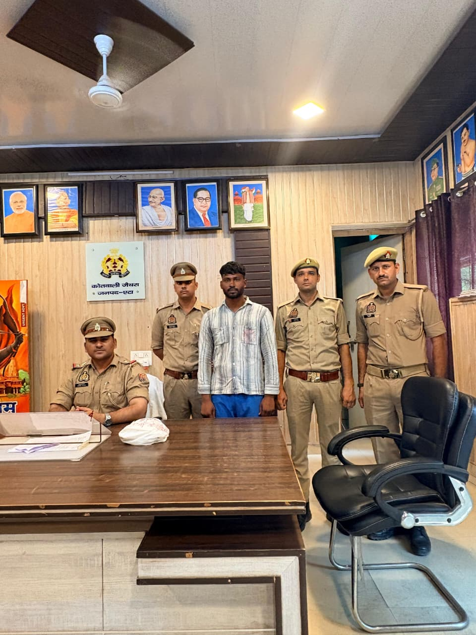 एटा पुलिस की बड़ी सफलता, 25 हजार का इनामी बदमाश गिरफ्तार