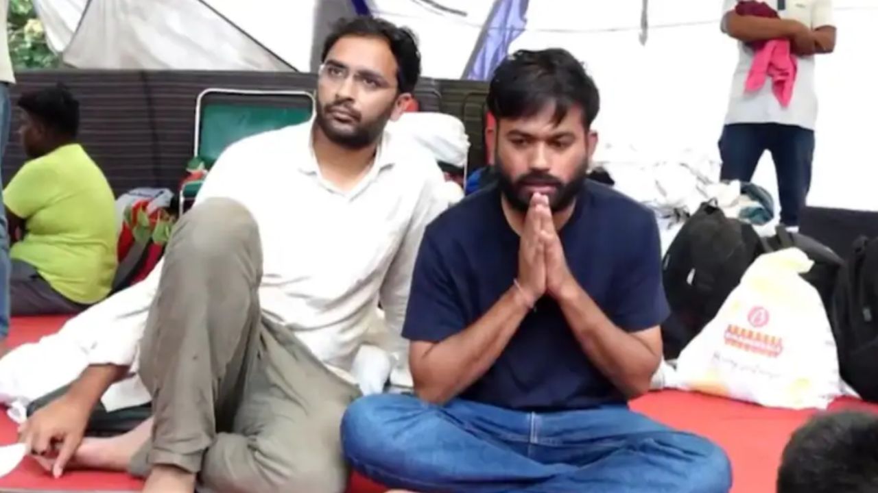 अभिजीत दीपके बोले- सरकार खुद आए बात करने: जंतर-मंतर पहुंचे केजरीवाल, शरद पवार और सुप्रिया सुले