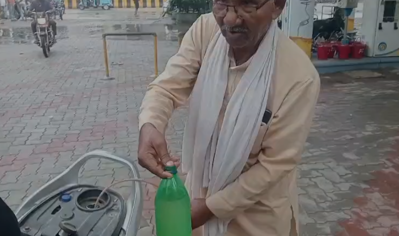 अलीगढ़: पेट्रोल पंप में से पेट्रोल की जगह निकला पानी, दो दर्जन के करीब बाइक हुई बंद, हुआ हंगामा