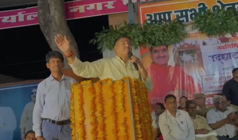 Video:अलीगढ़ सांसद सतीश गौतम के बिगड़े बोल, दिया विवादित बयान।