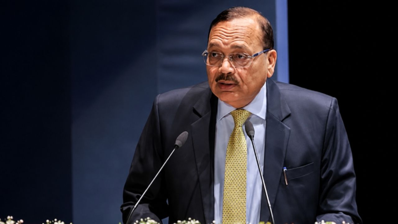 मैं भी स्टूडेंट रहा हूं, छात्रों को विरोध प्रदर्शन का पूरा अधिकार… NALSAR लॉ ग्रेजुएट पर एक्शन को लेकर बोले चीफ जस्टिस