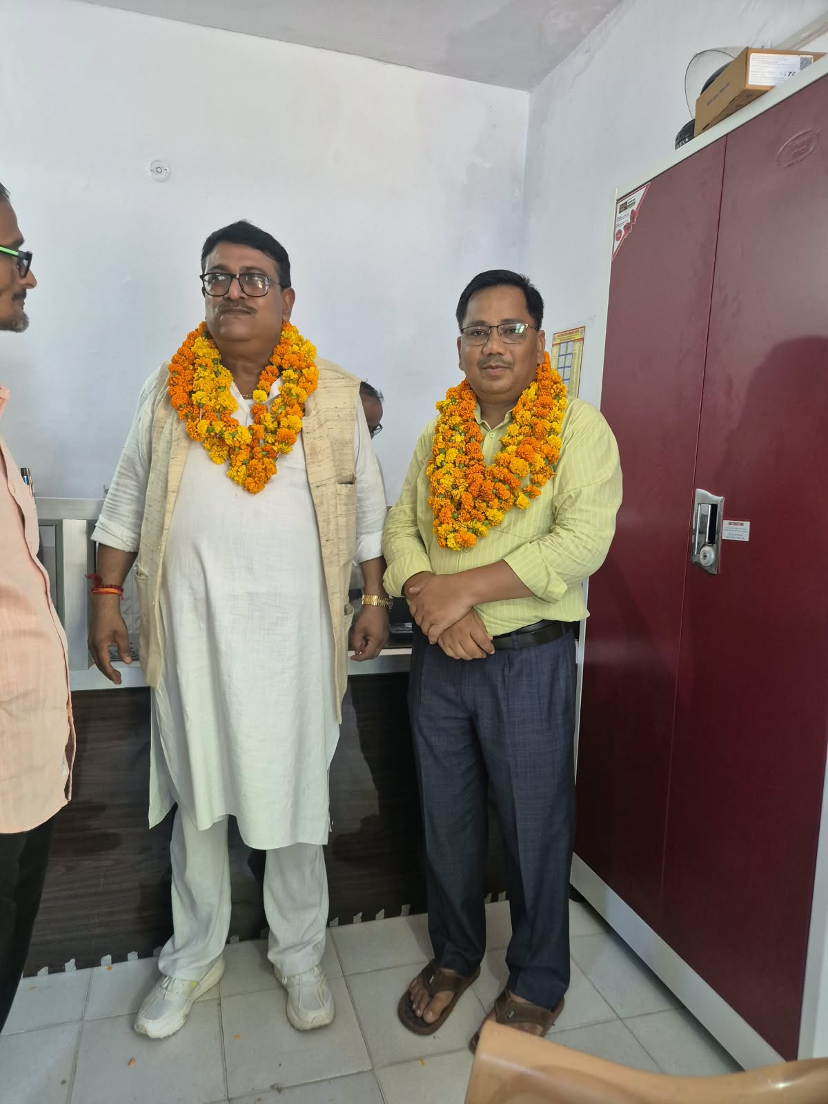 अमेठी: तिलोई में नवनिर्वाचित पदाधिकारियों का शिक्षकों ने किया जोरदार स्वागत