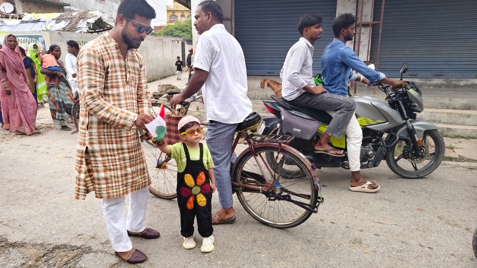 गाजीपुर: जमानिया में ईद-मिलादुन्नबी पर निकला जुलूस-ए-मोहम्मदी, जगह-जगह हुआ स्वागत