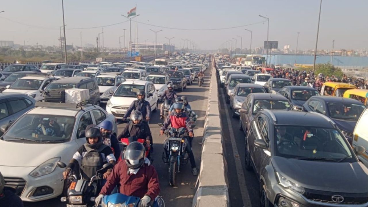 गाजीपुर में जाम से जनता परेशान, टोटो के साथ अतिक्रमण पर भी उठे सवाल