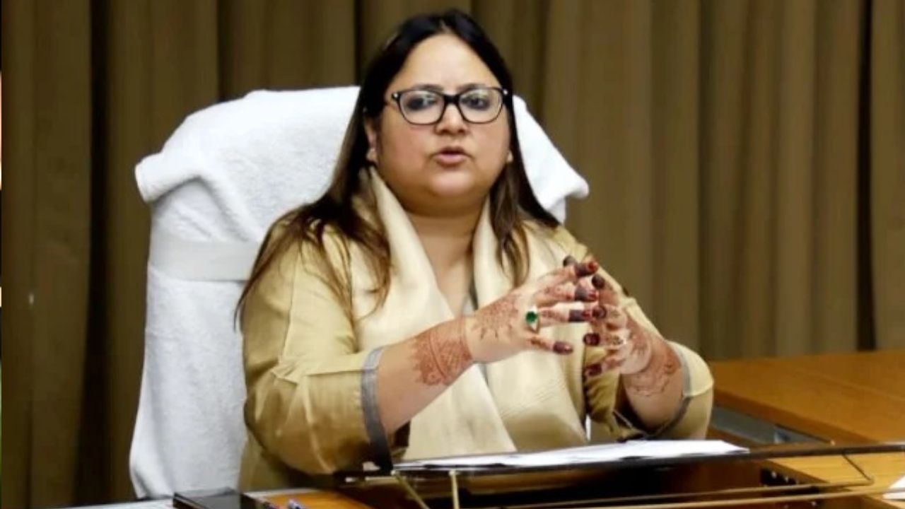 यूपी में 14 IAS और 34 PCS अफसर हुए इधर से उधर, काशी विश्‍वनाथ मंदिर के CEO हटाए गए