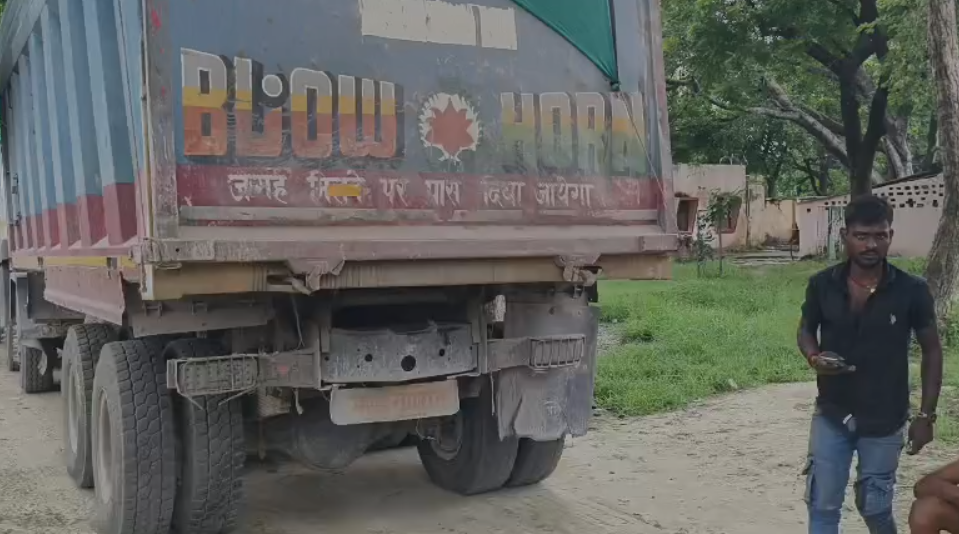गाजीपुर में नंबर प्लेट पर परिवहन विभाग की सख्ती, 10 लाख से ज्यादा वसूली