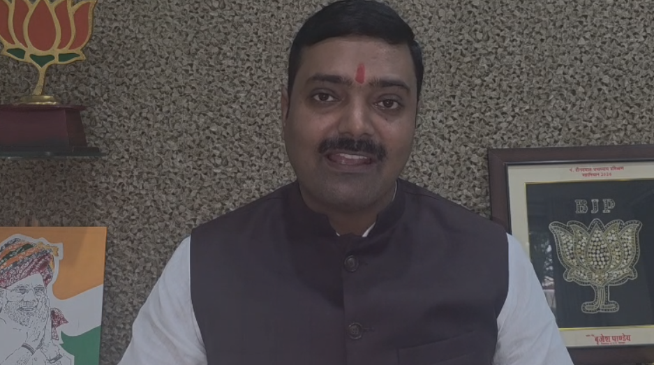 ‘रंग बदलने से दाग नहीं मिटेंगे’, राकेश त्रिपाठी का सपा पर हमला