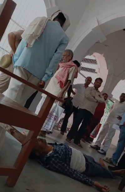 बलिया: न्याय की गुहार लगाते-लगाते डीएम दफ्तर में जमीन पर गिरा फरियादी, वीडियो वायरल