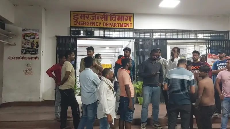 गाजीपुर में स्क्रैप कटिंग के दौरान सिलेंडर ब्लास्ट, दो मजदूर और महिला गंभीर घायल