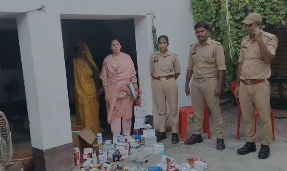 लखीमपुर खीरी: अवैध मेडिकल स्टोर पर छापा, 40 हजार की दवाएं सीज।
